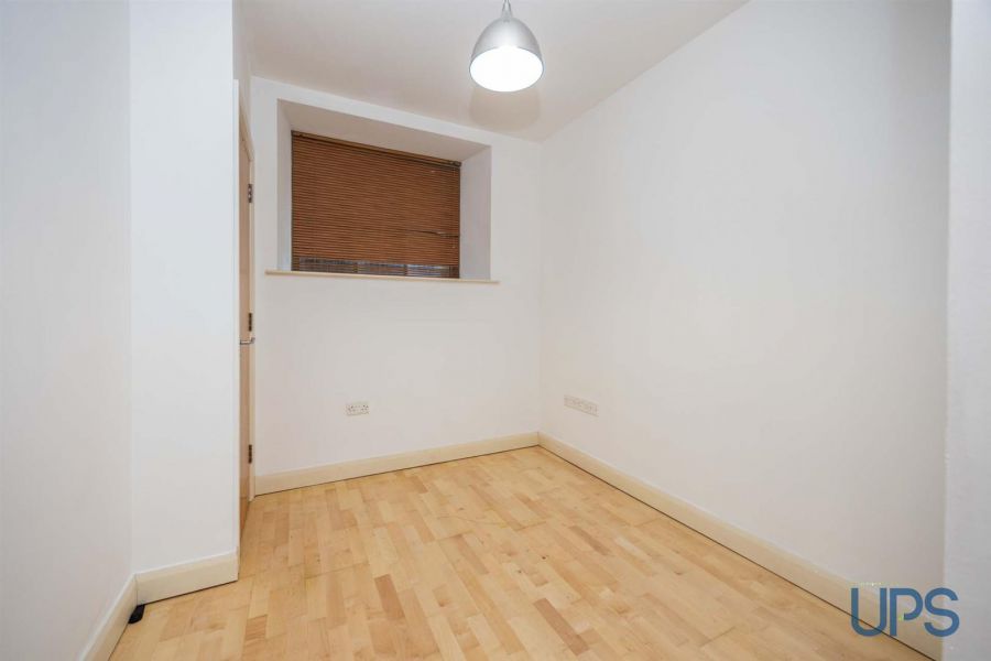 Apt 6 The Ross Building