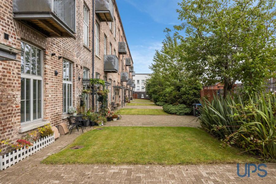 Apt 6 The Ross Building