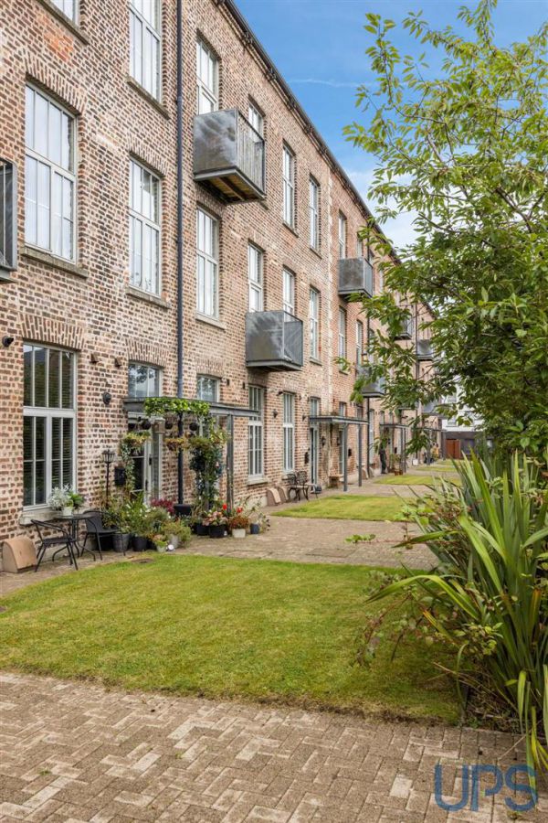 Apt 6 The Ross Building