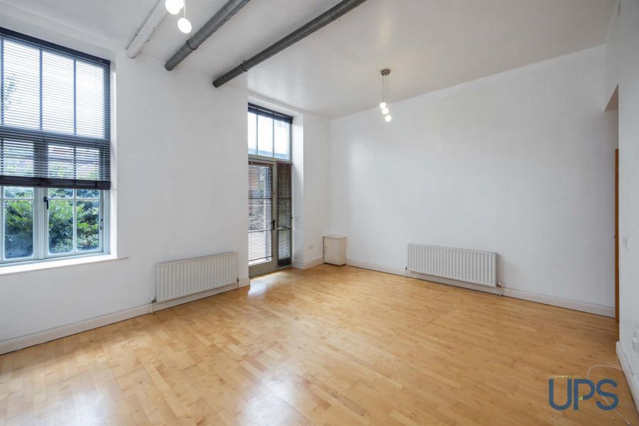 Apt 6 The Ross Building