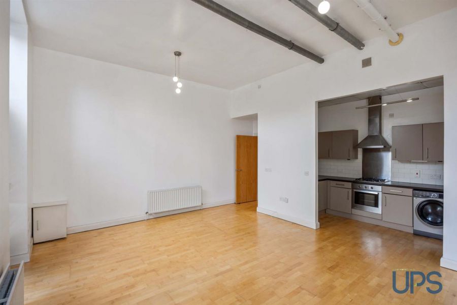 Apt 6 The Ross Building