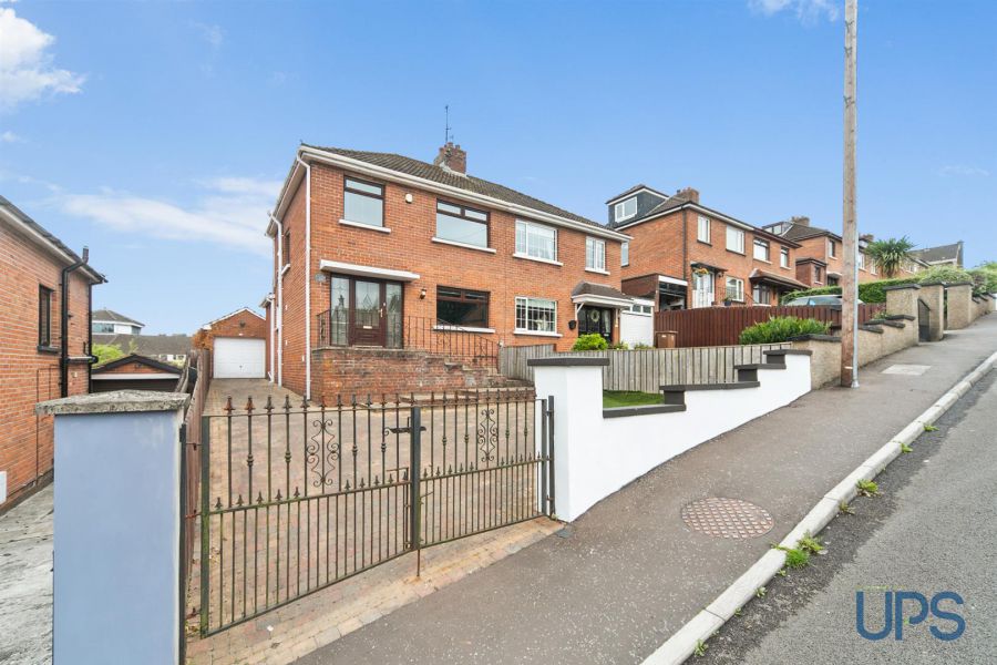 6 Hillhead Avenue