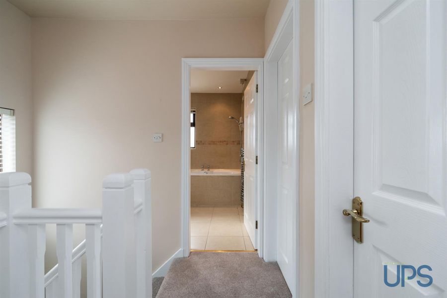 6 Hillhead Avenue