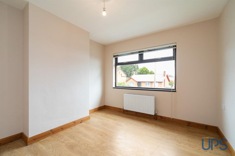 6 Hillhead Avenue