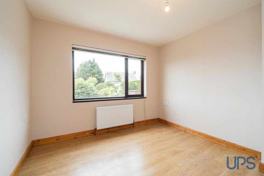 6 Hillhead Avenue
