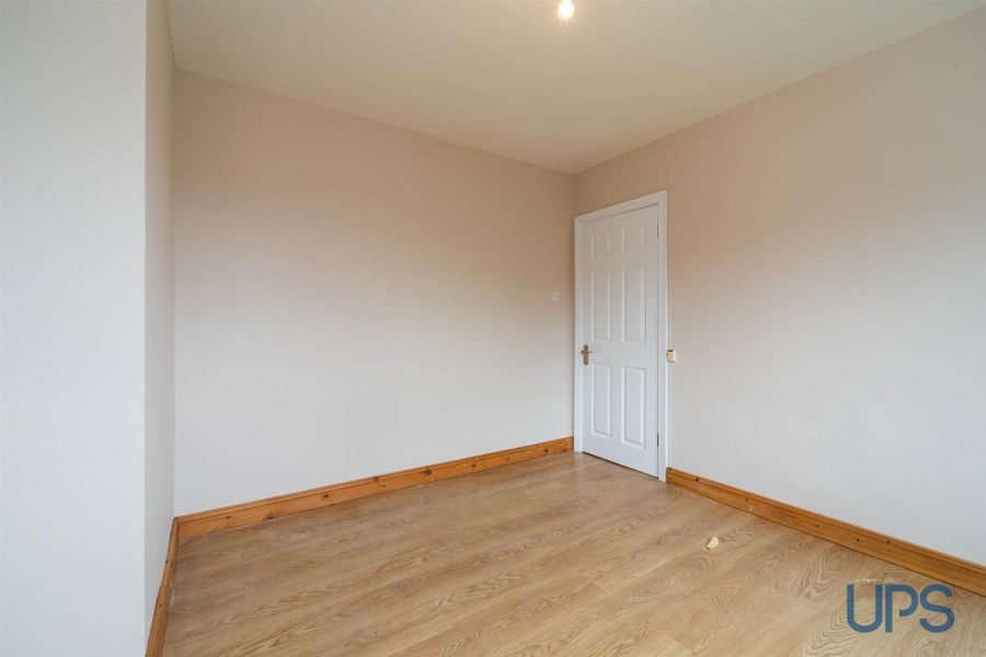 6 Hillhead Avenue