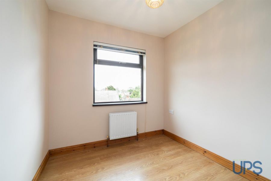 6 Hillhead Avenue