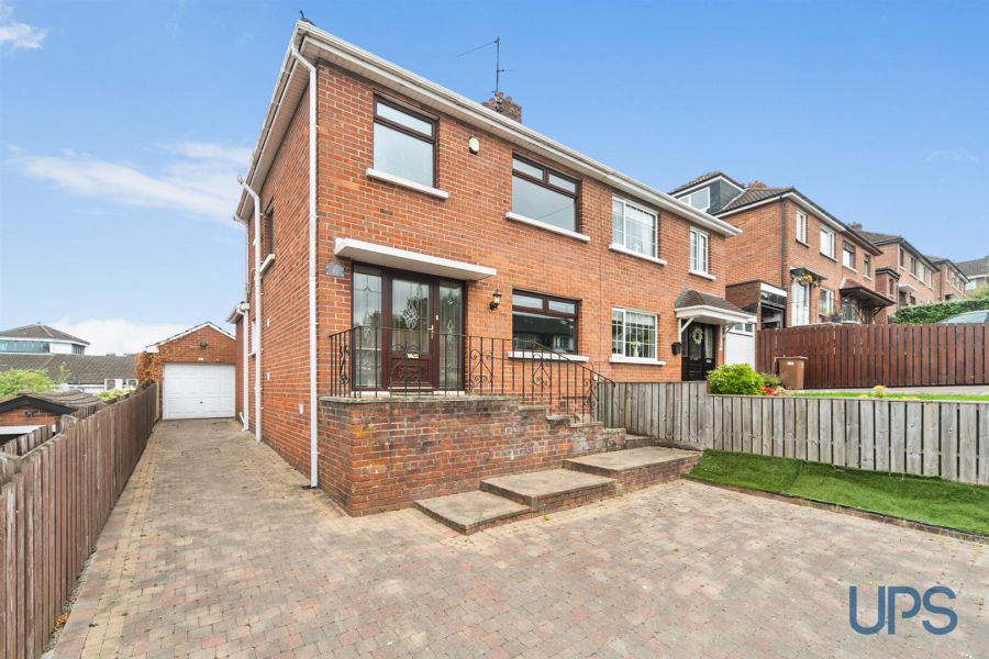6 Hillhead Avenue