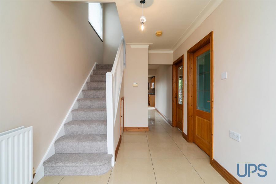 6 Hillhead Avenue