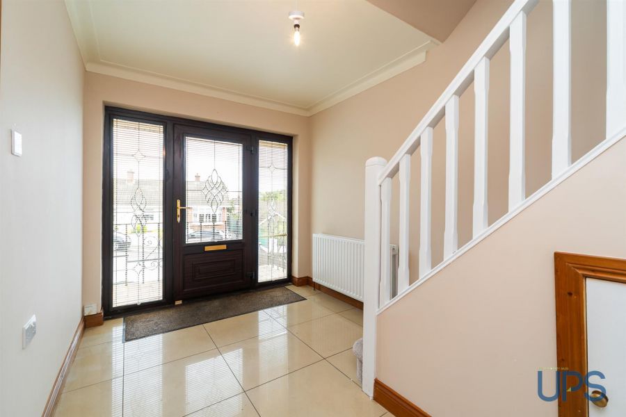 6 Hillhead Avenue