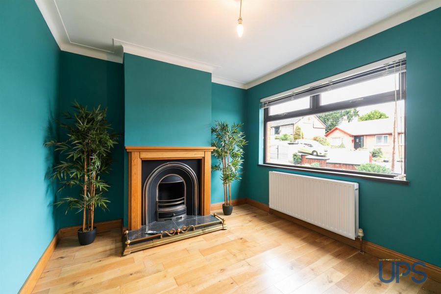 6 Hillhead Avenue