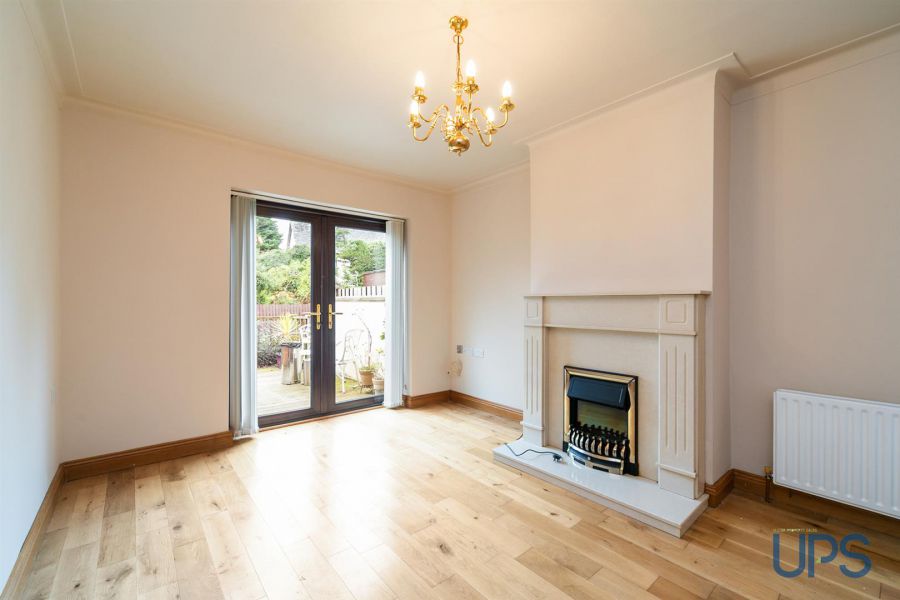 6 Hillhead Avenue
