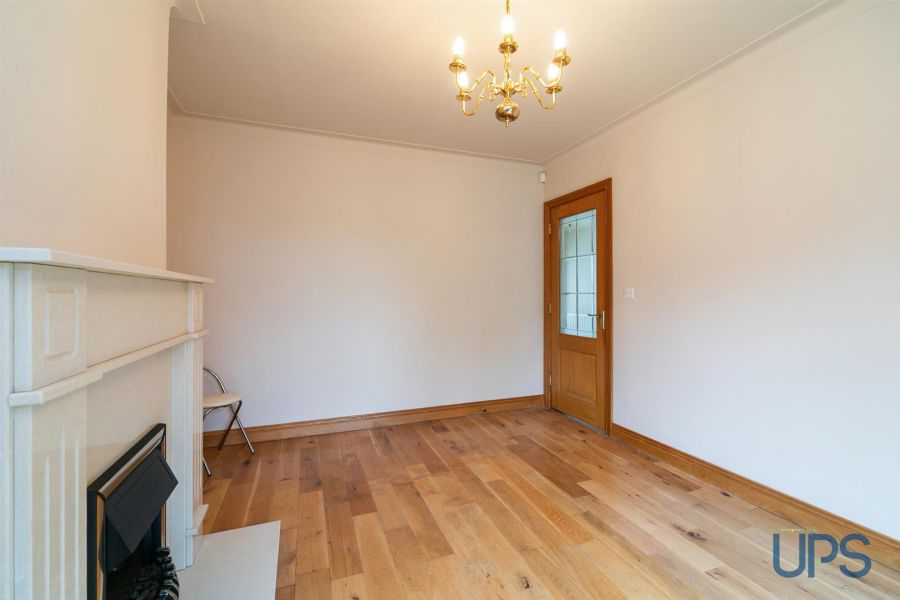 6 Hillhead Avenue