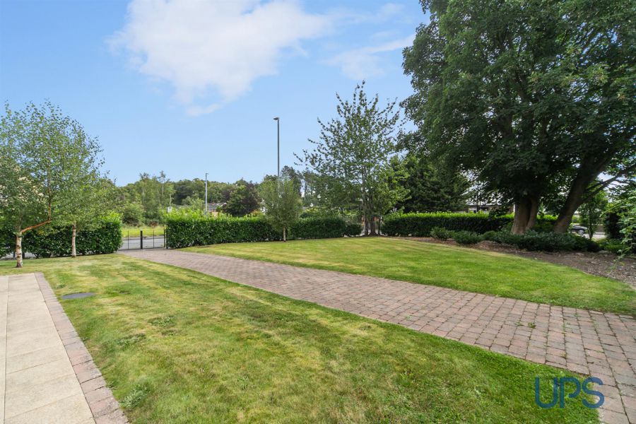 Apartment 8, 2 Eaton Park