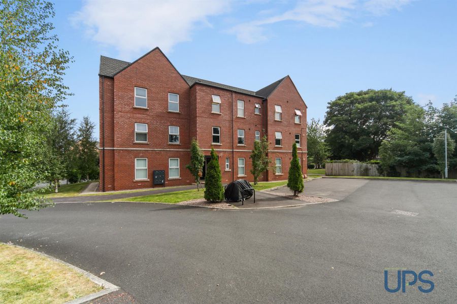 Apartment 8, 2 Eaton Park