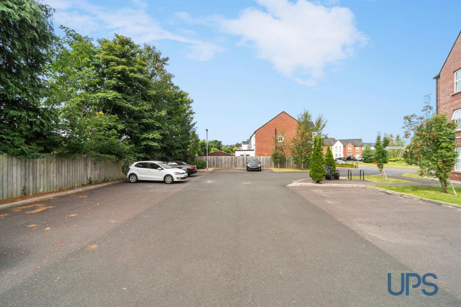 Apartment 8, 2 Eaton Park