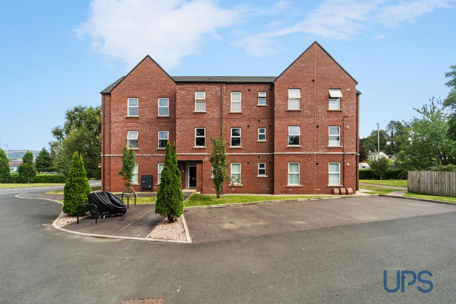 Apartment 8, 2 Eaton Park