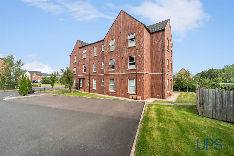 Apartment 8, 2 Eaton Park