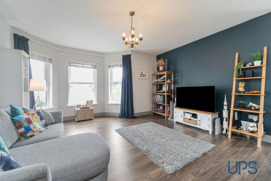 Apartment 8, 2 Eaton Park