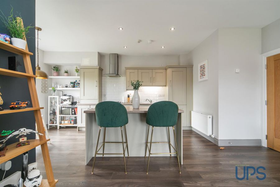 Apartment 8, 2 Eaton Park