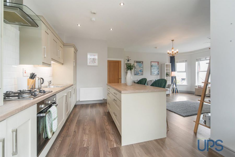 Apartment 8, 2 Eaton Park