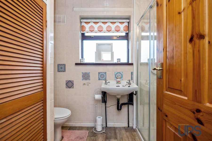 88 Andersonstown Park West