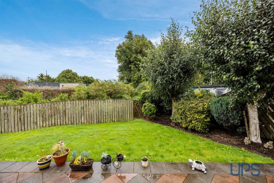 88 Andersonstown Park West