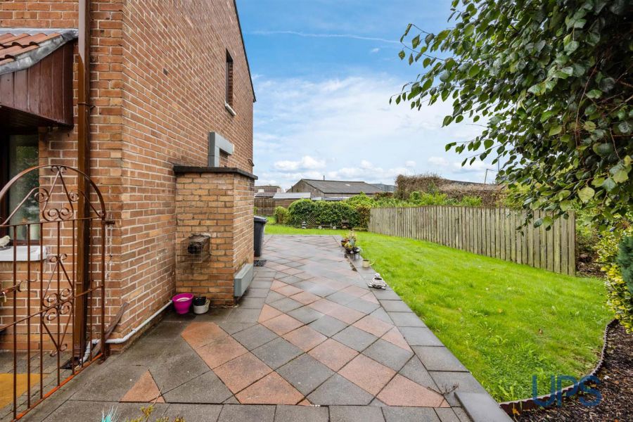 88 Andersonstown Park West