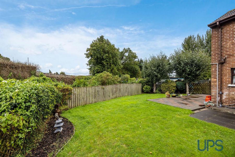 88 Andersonstown Park West