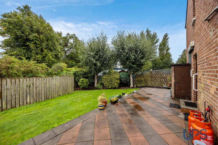 88 Andersonstown Park West