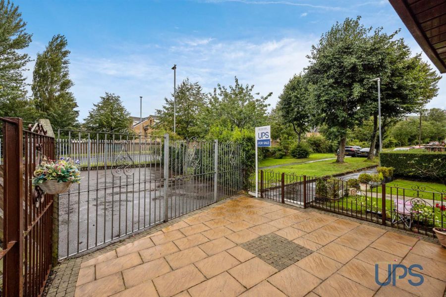 88 Andersonstown Park West