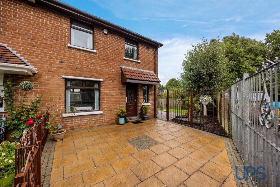 88 Andersonstown Park West