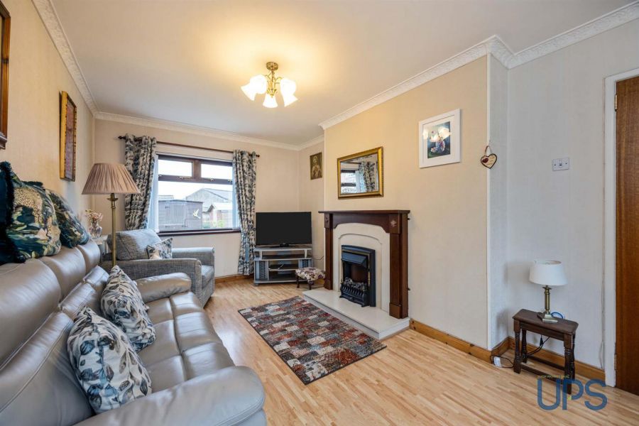 88 Andersonstown Park West