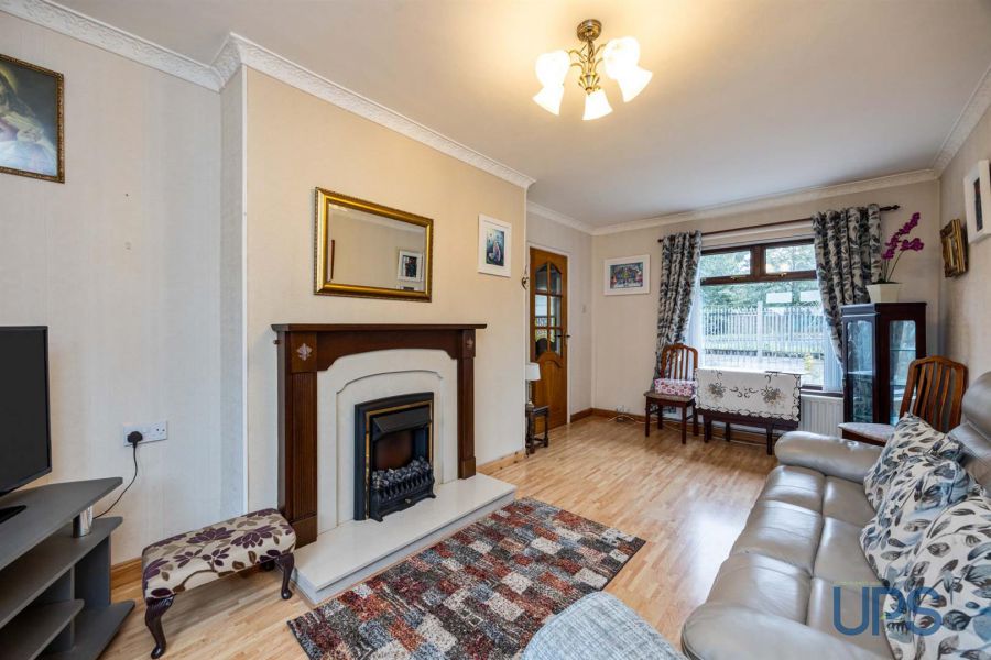 88 Andersonstown Park West