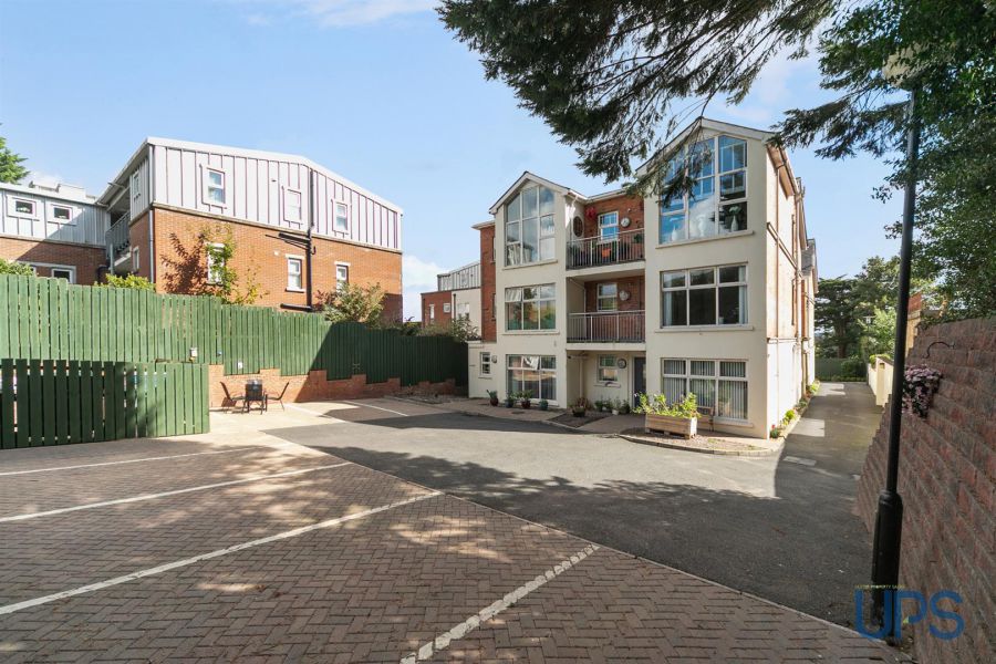 Apt 10, Pinetree Court 157 Glen Road