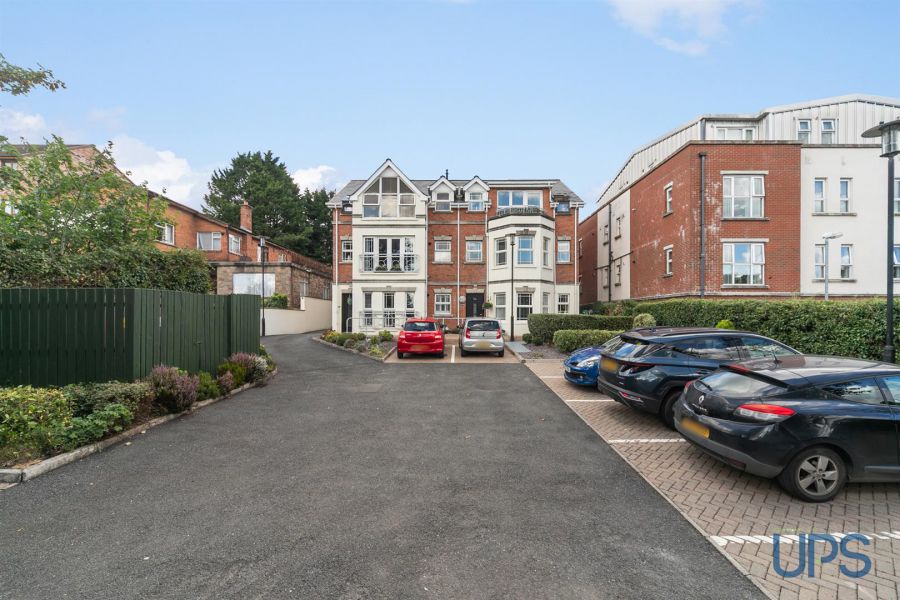 Apt 10, Pinetree Court 157 Glen Road