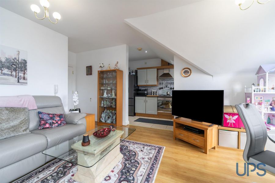 Apt 10, Pinetree Court 157 Glen Road