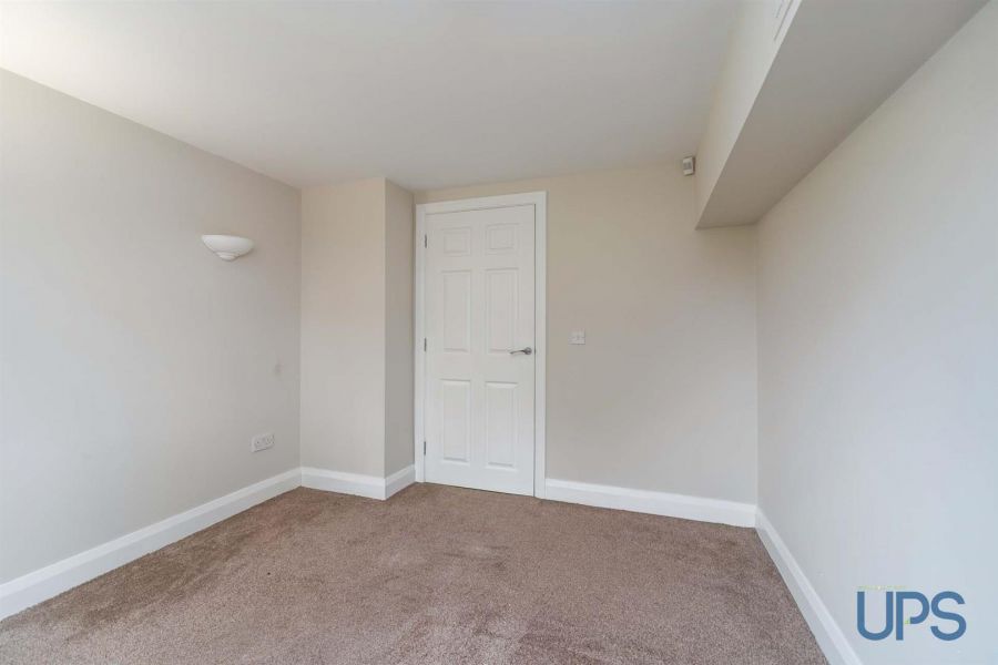 Apt 6 Trench Park