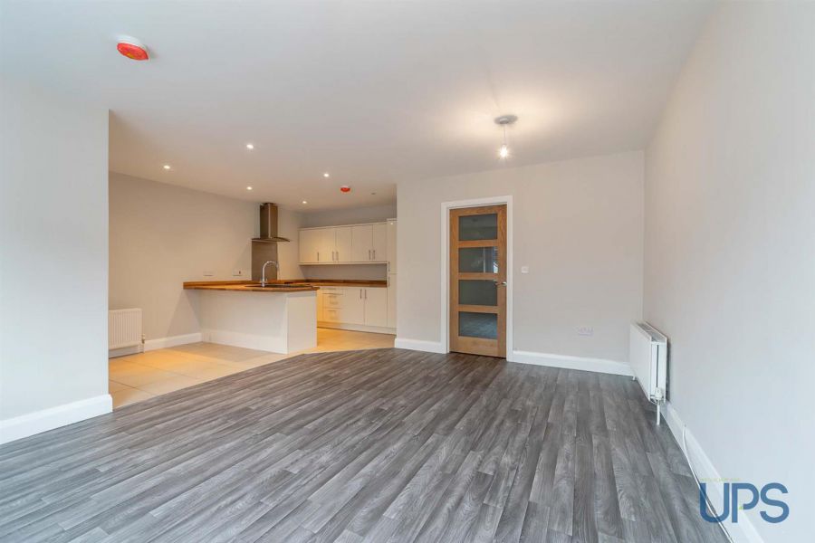 Apt 6 Trench Park