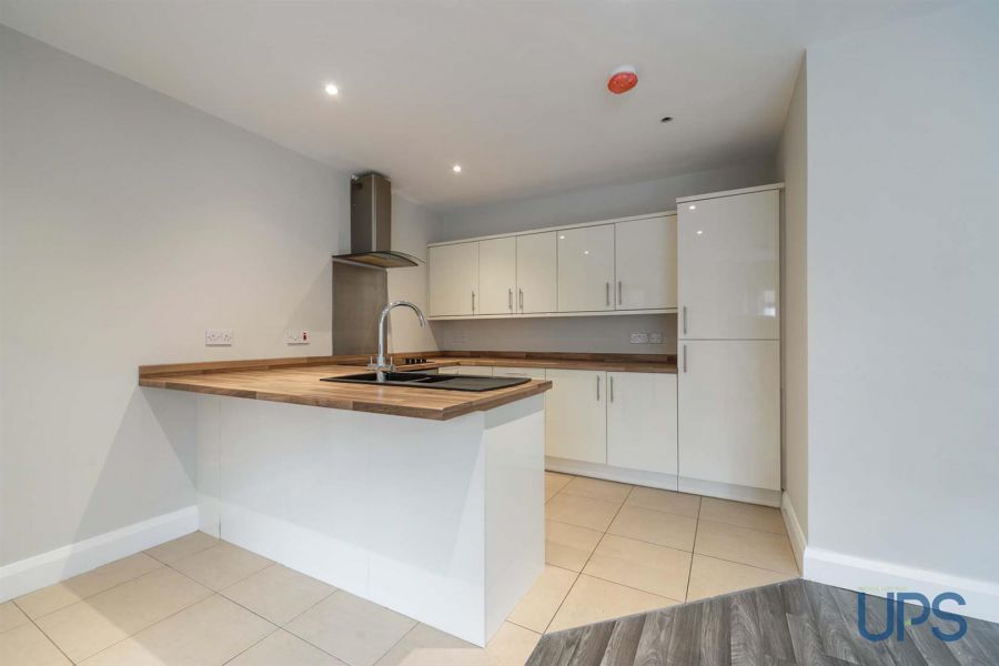 Apt 6 Trench Park
