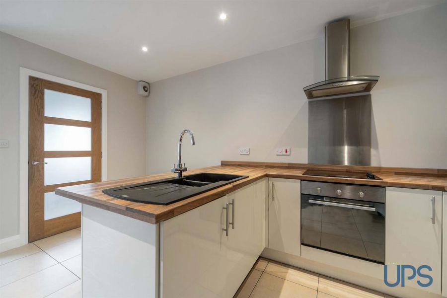 Apt 6 Trench Park