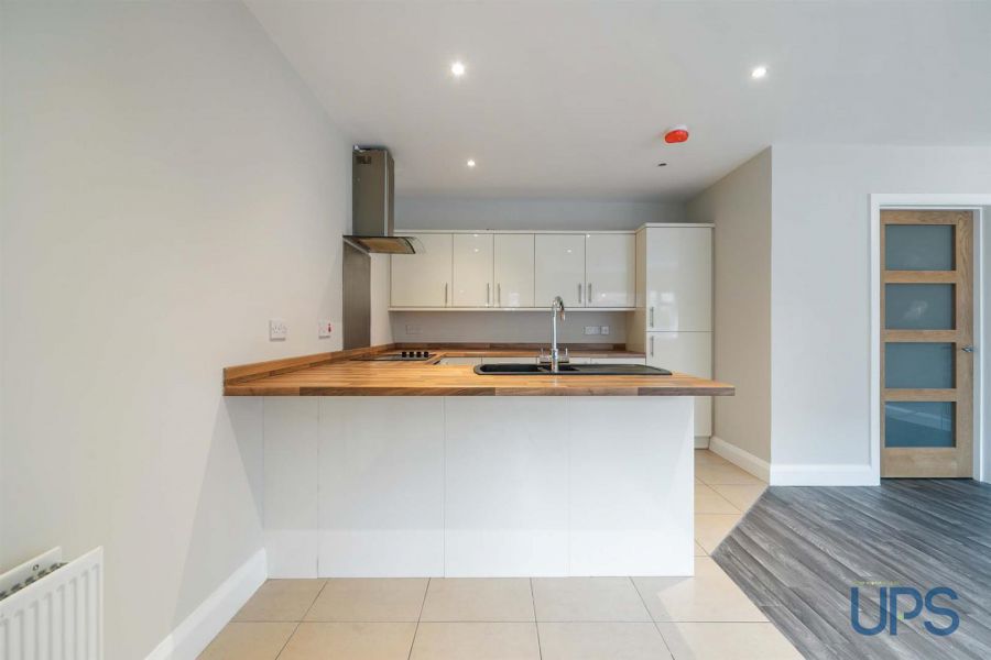 Apt 6 Trench Park