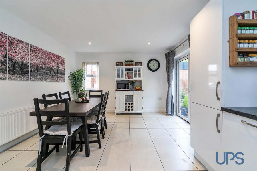 4 Forest Lane, Off Forest Park