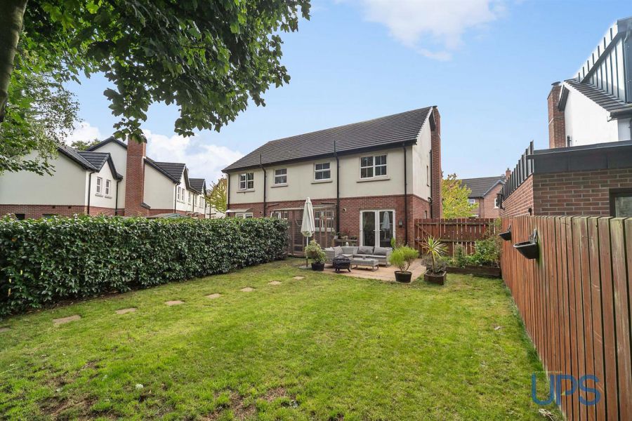 4 Forest Lane, Off Forest Park