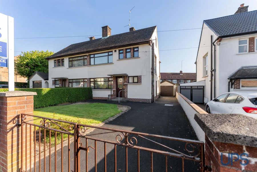 22 Riverdale Park West