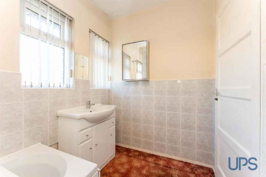 22 Riverdale Park West