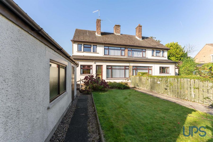 22 Riverdale Park West