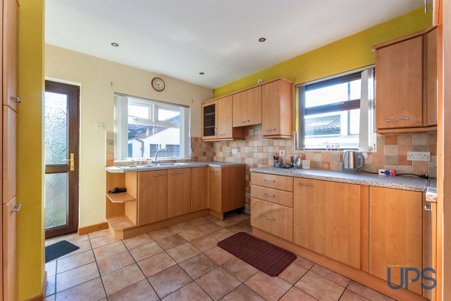 22 Riverdale Park West