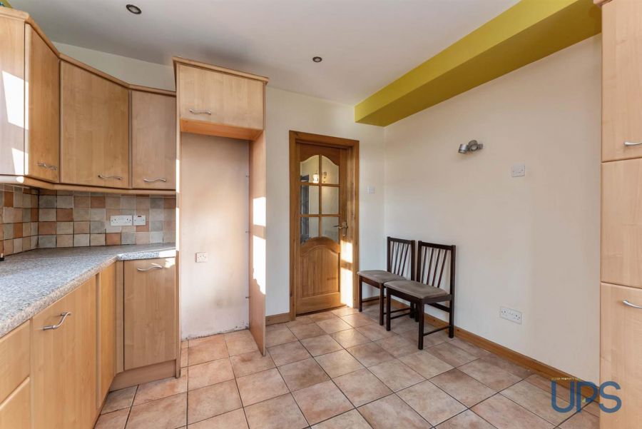 22 Riverdale Park West