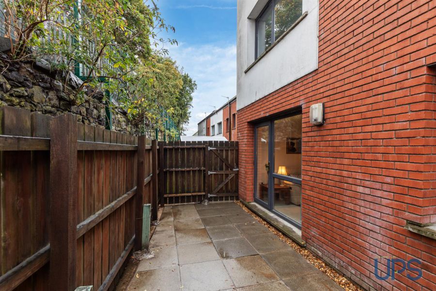 8 Ross Mill Avenue